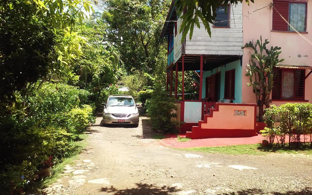 Shades Cottage Guesthouse Blue Hole Екстериор снимка