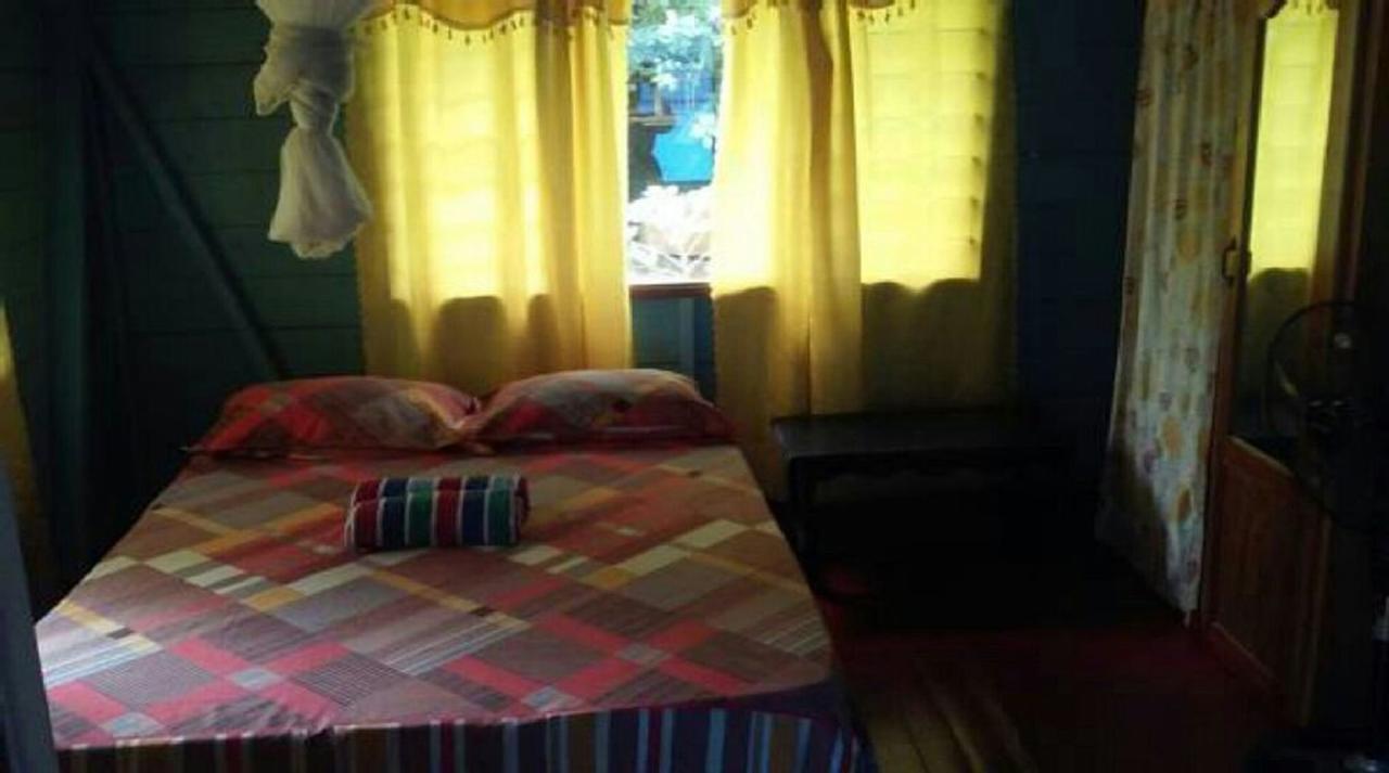 Shades Cottage Guesthouse Blue Hole Екстериор снимка