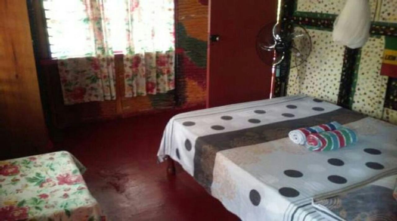 Shades Cottage Guesthouse Blue Hole Екстериор снимка